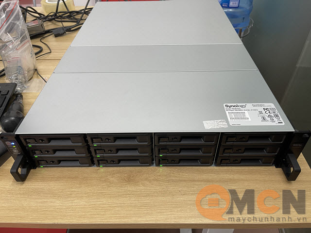 mat-truoc-synology-rs3618xs